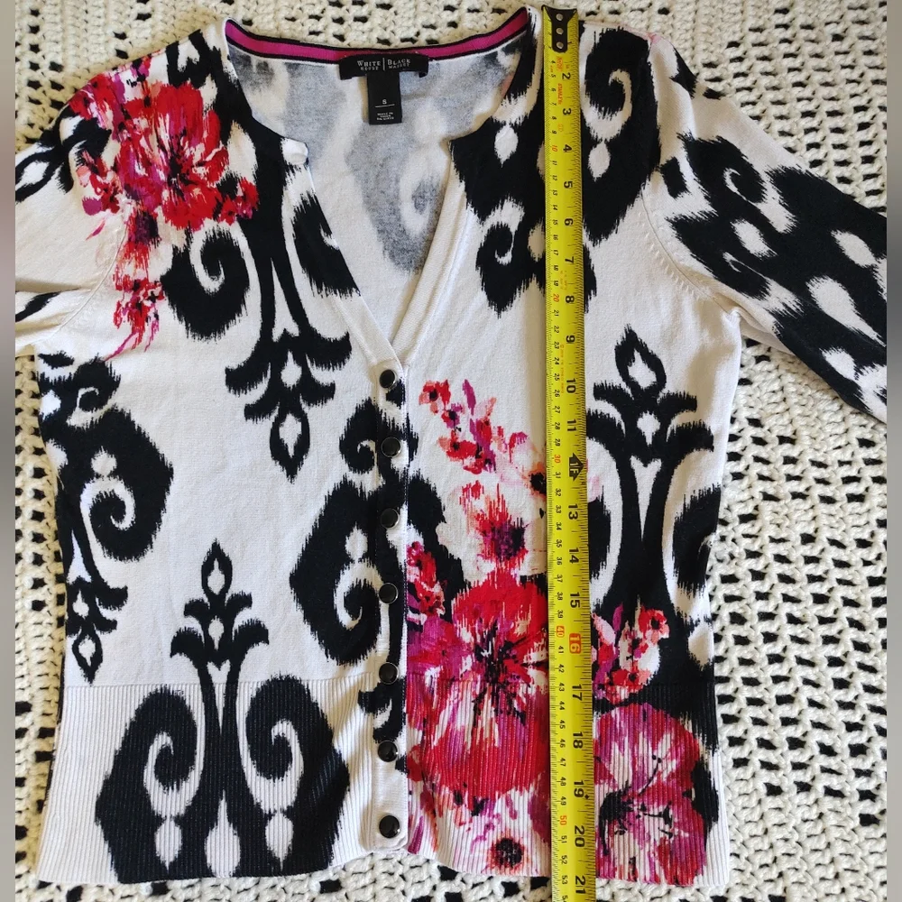 White House Black Market Black and White Cardigan with Pink Floral Design - Picture 10 of 12